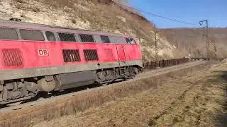 218 421 and 218 494 pulling their train uphill on the Geislinger Steige.