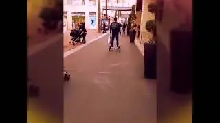 Hoverboard style #2 ( Padi shopping at La Maquinista BCN '16)