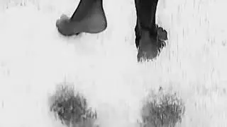 Tracking footsteps in grass using the HikMicro Lynx Pro LH19 Thermal Monocular