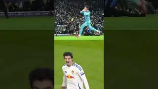 LIMBS from Farke, staff and Elland Road crowd after last-gasp winner! | Dugout Cam
