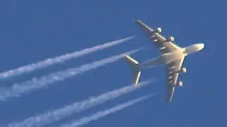 Korean Air Airbus A380 contrails over Berlin, Germany