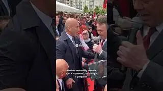 Ramush Haradinaj k&euml;ndon &ldquo;Yjet e Gjakov&euml;s&rdquo;, Ilir Shaqiri i dhuron p&euml;rqafim
