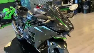 La Kawasaki ninja H2 Carbon la full YOHIMURA R11 