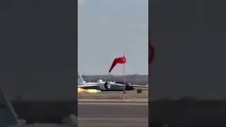 ⚡️Самолёт NASA с отказавшим шасси жёстко сел в Хьюстоне