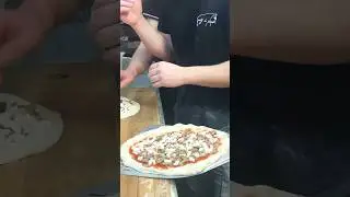 The Best Pizza Neapolitan #pizza #italianfood #romefood #pizzalover #neapolitanpizza