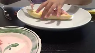 Making banana splitty