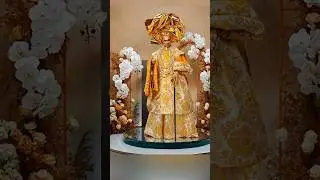 African Royalty!!!!!! Denrele Edun drips in gold for Owambe Theives movie premiere in Lagos #gold