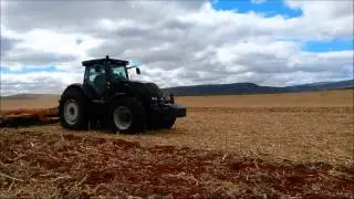 Valtra S353 tractor and Tatu Marchesan GCRO 48 disc near Bothaville, South Africa. August 2014.