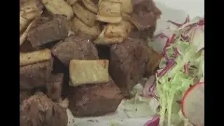 How to make pan-fried steaks with king oyster mushroom | CCTV English