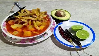 sopa de tortilla y verduras a mi estilo