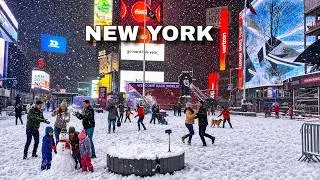Walking New York First Major Snowfall Of 2022 - Times Square , Rockefeller Center [4K HDR]