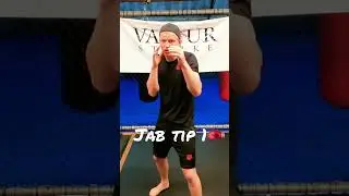 AVOID THIS COMMON MISTAKE 🦅 Pro fighter tip on improving jab #boxing #kickboxing #mma