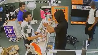 Texas Store Clerks Fight Off Robbers