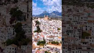 whitewashed houses, narrow cobbled streets, Altea in Spain. #travelspain #spain #travel