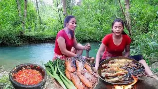 Seafood cooking with a pepper sauce eating yummy in the jungle @SurvivalCookingTV