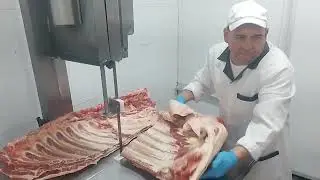 Açougueiro Nico diferencia costela minga, costela da janela e costela do filé