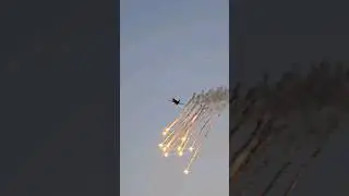 Heart-Pounding F16 Airshow: Must-See Aerial Stunts!