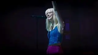 Maisie Peters in 