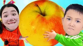 Ronaldo and Elena Pretend Play Turn Fruits into Toys | Jugar Diversi&oacute;n Para Ni&ntilde;os