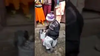 omfo wale chacha dharratey kat rahi hai sambhal ke rehne wale chacha apne telent dikhate hue