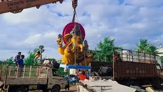 ganesh aagman | big ganesh idol lifting crane | hyderabad ganesh idol transporting | ganesh aagman
