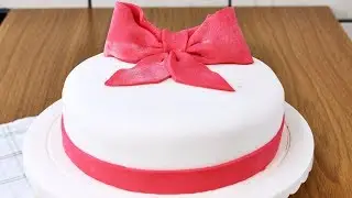 BOLO DE PASTA AMERICANA PARA INICIANTES - COMO COBRIR E DECORAR | Menino Prendado