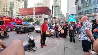 MAGICIAN  AT  DUNDAS  &  YOUNGE  STREETS  INTERSECTION  Downtown TORONTO 