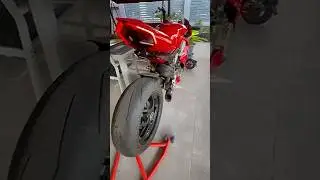 Loud Cold Start Sound of DUCATI PANIGALE V4 on AUSTIN RACING Exhaust🔥 #ducati #v4 #shorts #2025
