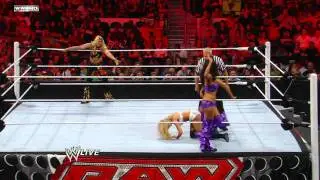 Raw: Бет Феникс и Келли Келли против близнецов Белла