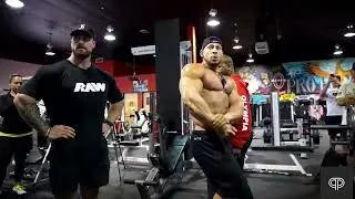 Cbom teaches to pose Ramon Dino 🦖 💪