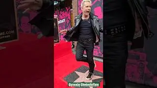 Mike Dirnt spins on Green Day's star on the Walk of Fame ⭐️