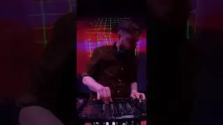 Niels Klein blends dark electro and bright synth pop at Radio Dwars.#electro #italodisco #djshorts