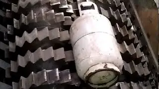 Big Gas Tank vs Crusher.- Monster Crusher too Powerful and Dangerous ! Shredder