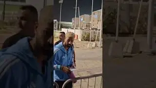 Hardik Pandya gives autograph to fans in Dubai | Asia Cup 2025 #dubai #asiacup2025 #hardikpandya