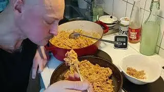 Hemlagad kyckling Wok. Knappt 4 kilo mat. Sås på sweet chili och jordnötssmör.