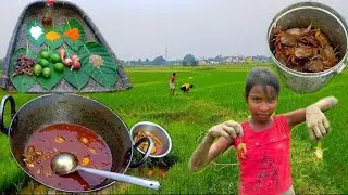 Traditional Crab Catching And cooking || Tribal Small Girl || Santali Village Cooking Studio||