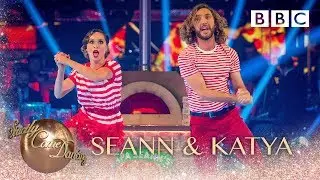 Seann Walsh and Katya Jones Charleston to 'Bills' by Lunchmoney Lewis - BBC Strictly 2018