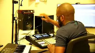 Making a Club Dance Floor Beat #1605 | Maschine Studio