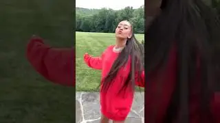 People I say I look like Ariana Grande 😂