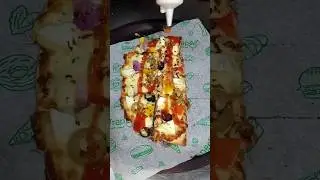 khud kai liye banaya pizza #trending #deliciouspizza #pizzalover #pizza #cloudkitchen #paneerpizza