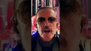 Dizzy Reed Sending warm greetings to Colombia&hearts;️🤘🏻 #concert #dizzyreed #axlrose #gunsnroses #medellin