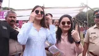 ANUSHKA SHARMA WITH HER MOM CASTS HER VOTE