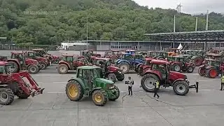 French and Spanish farmers block road on both sides of border in protest of EU policy