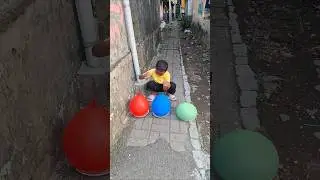 Meletuskan balon warna warni #funny #balon #balonwarnawarni