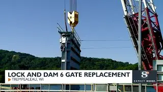 Miter gate replacement at Lock and Dam 6