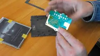 Поменял e-ink экран на электронной книге kindle 4