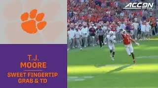 Clemson WR T.J. Moore Hauls It In With A Fingertip & Rolls 62 Yards To Paydirt