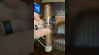 Havoc by AJ Fernandez #cigars #lounge #gold