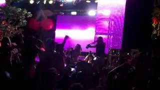 Borgore-Decision (Bitches love cake)