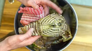 How to De-Shell a Moreton bay bug